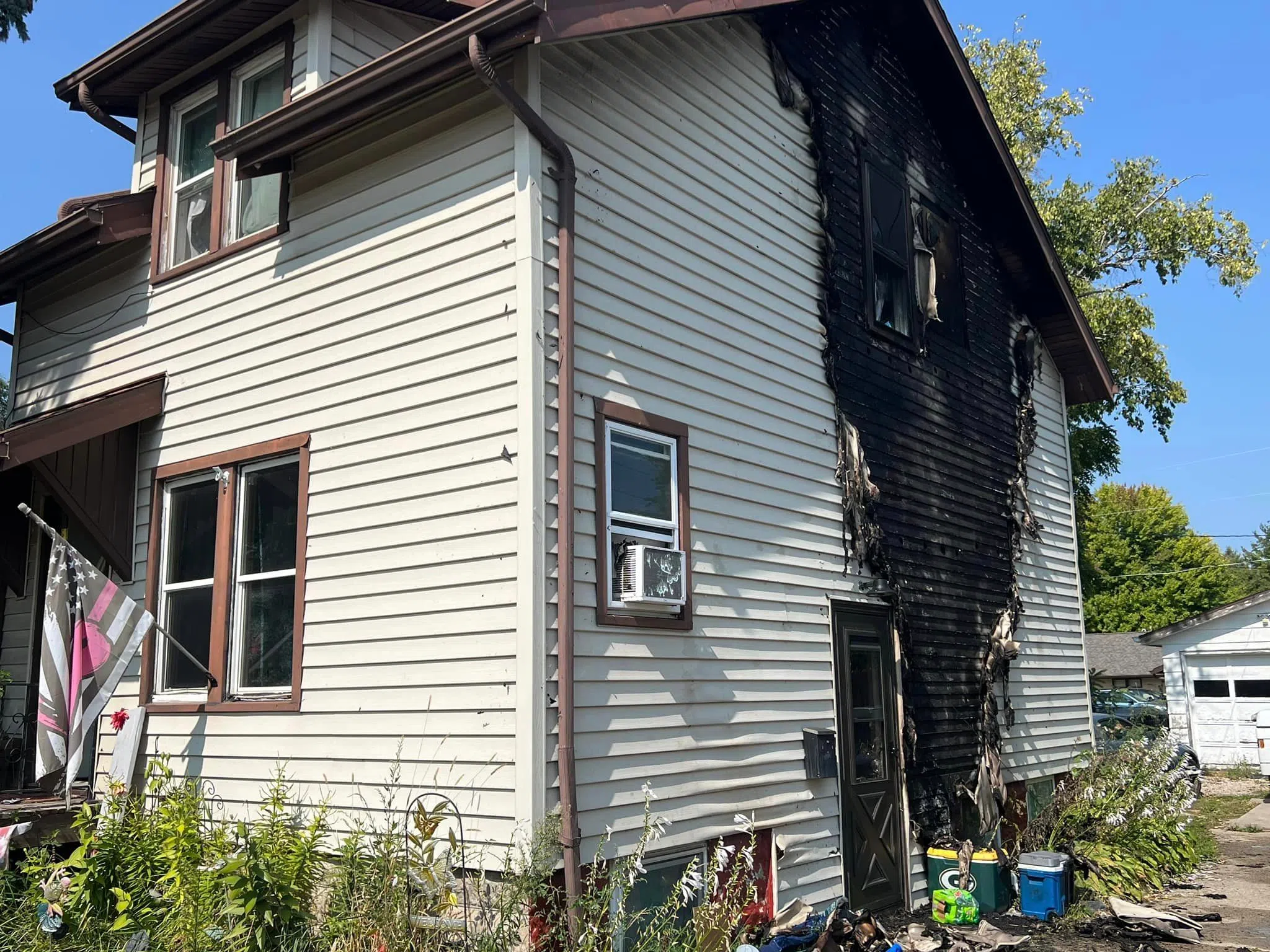 3 Dogs Rescued from Fond du Lac House Fire