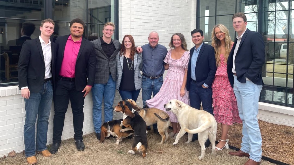 The Pioneer Woman pictured with her family and a few of her dogs