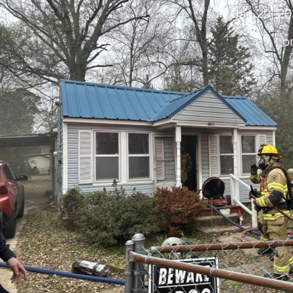 Longview resident, 2 dogs displaced after air fryer sparks kitchen fire