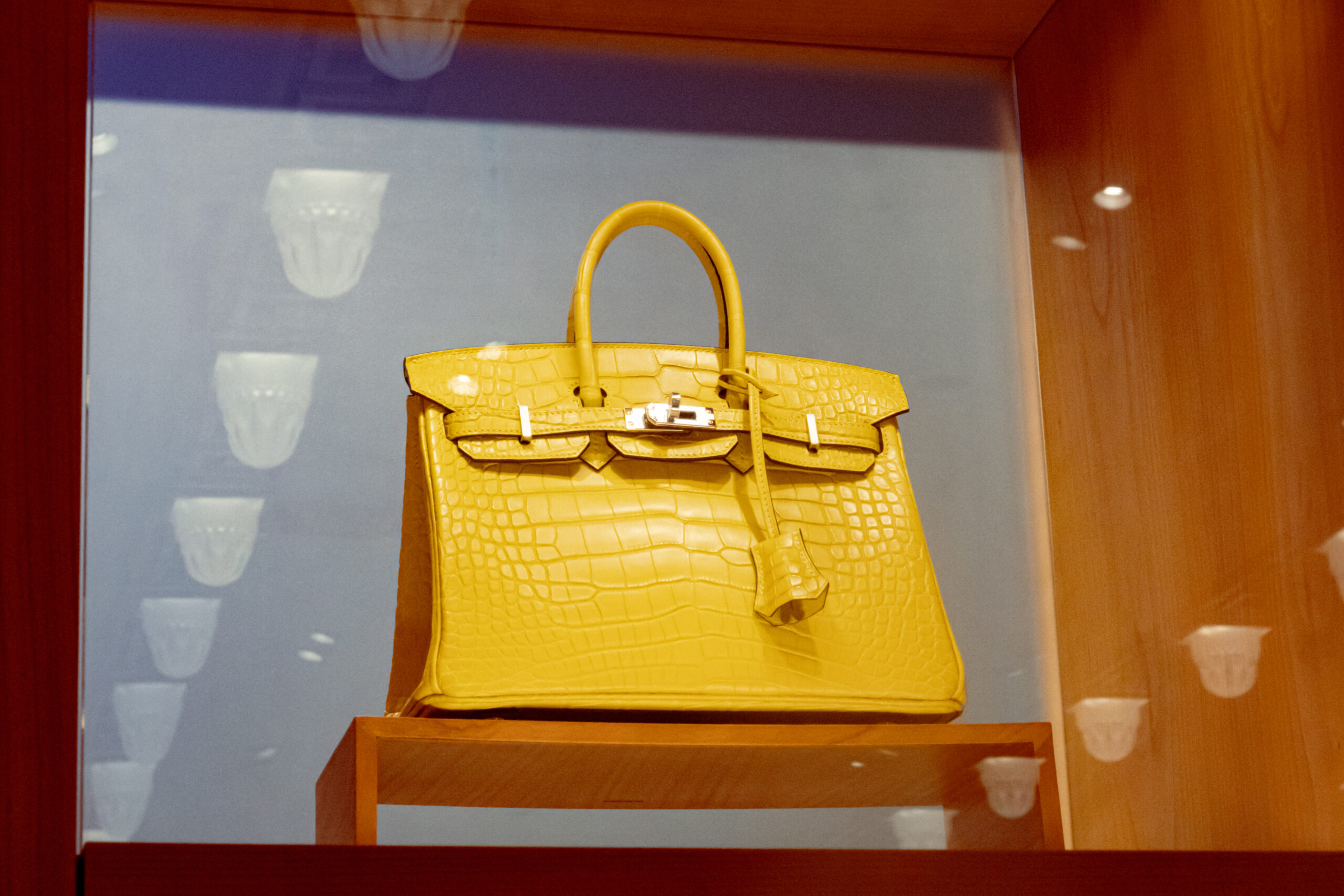 Yellow Hermès Birkin bag in a Berlin department store window display.