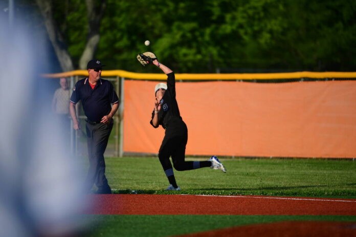 134888914_web1_20250529cr-north-baseball-037