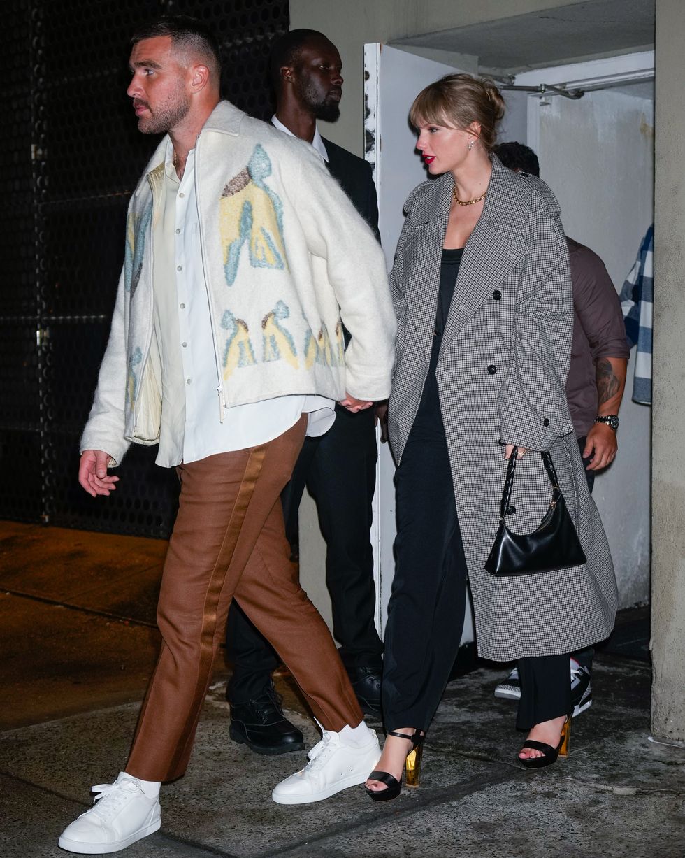 taylor swift and travis kelce walking and holding hands