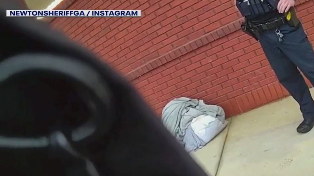 Deputy and police officer help homeless couple
