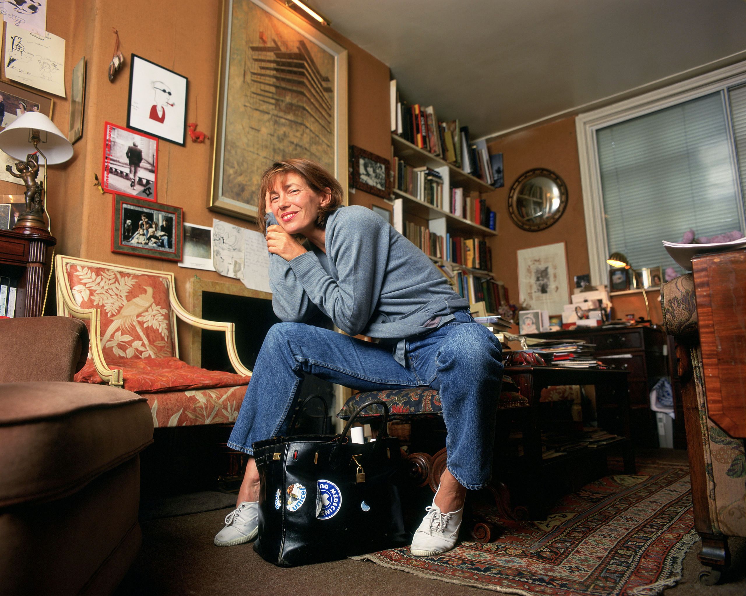 Jane Birkin et son sac modèle Birkin d'Hermès.